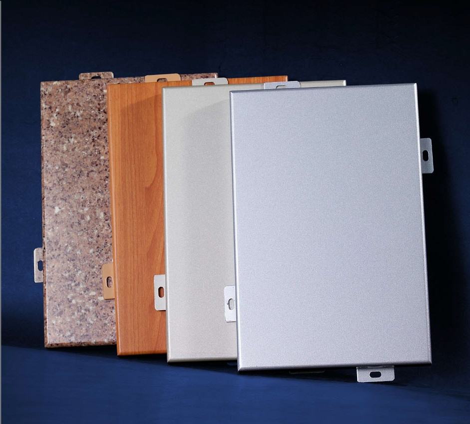 PANNEAU COMPOSITE EN ALUMINIUM TOUT CE QUE VOUS DEVEZ SAVOIR SUR LE MATÉRIAU LE PLUS POPULAIRE DANS L'INDUSTRIE DE LA CONSTRUCTION